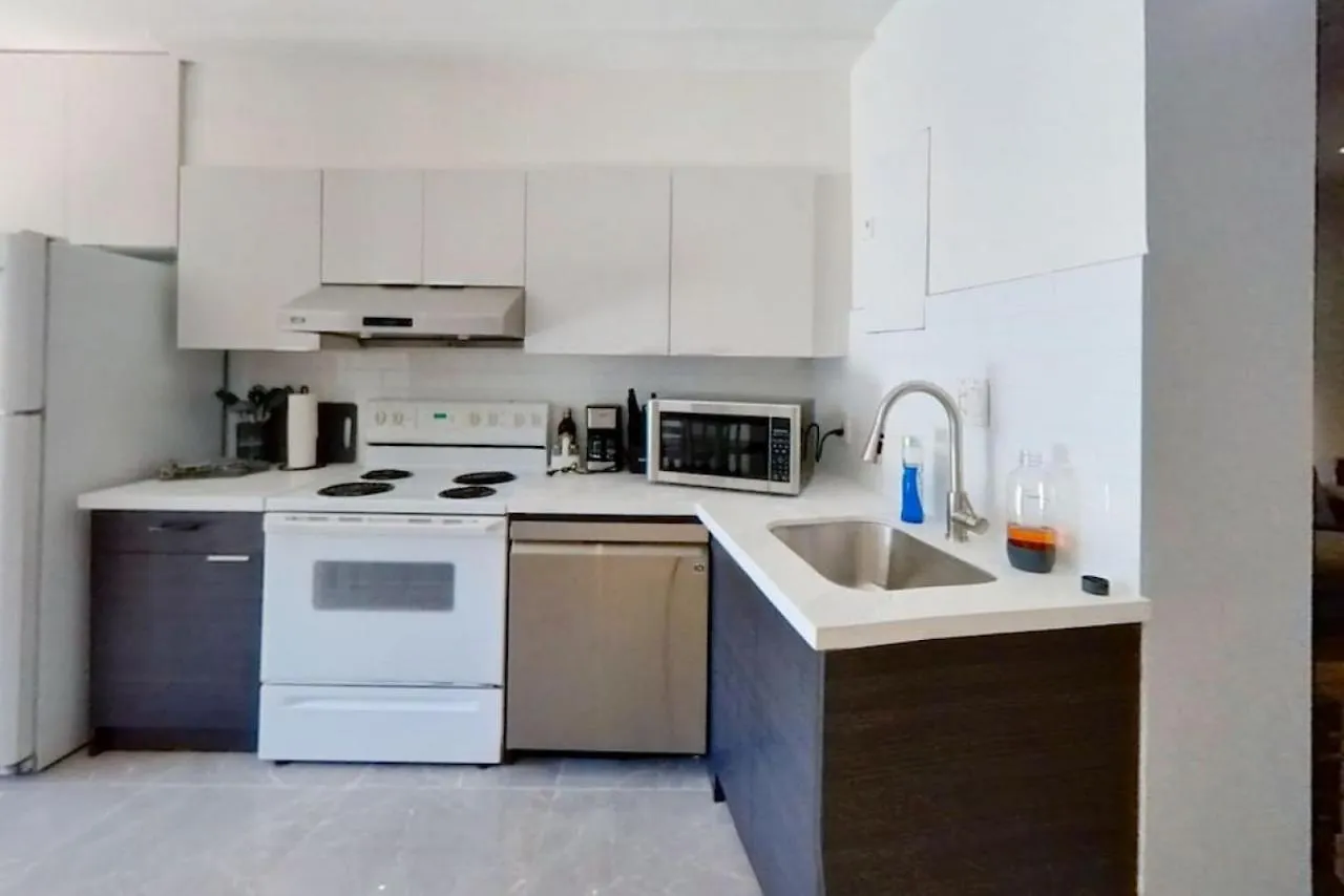 Eclectic Downtown Charm Apartment Toronto
