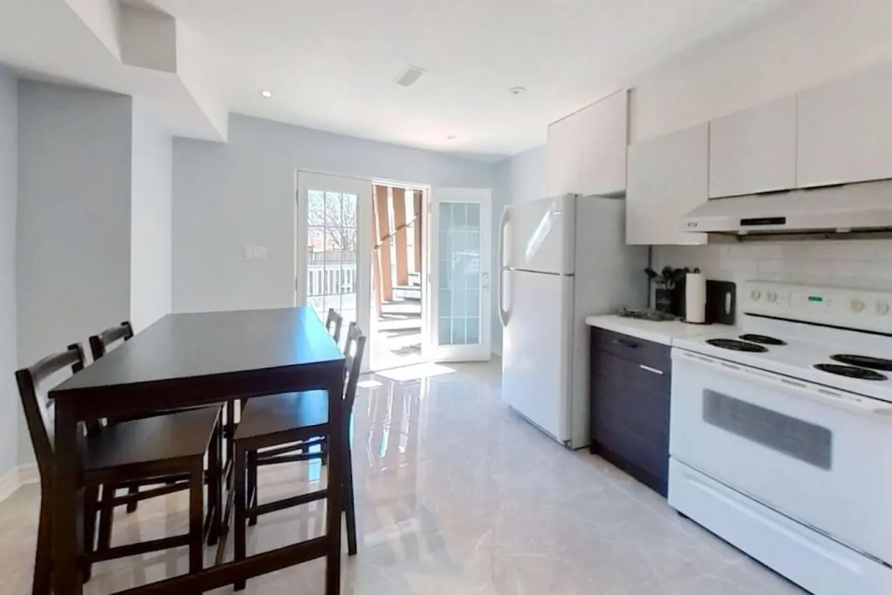 Eclectic Downtown Charm Apartment Toronto
